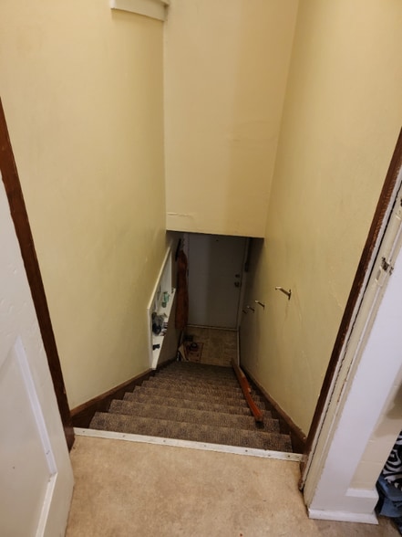 Building Photo - 1019 E 8th St