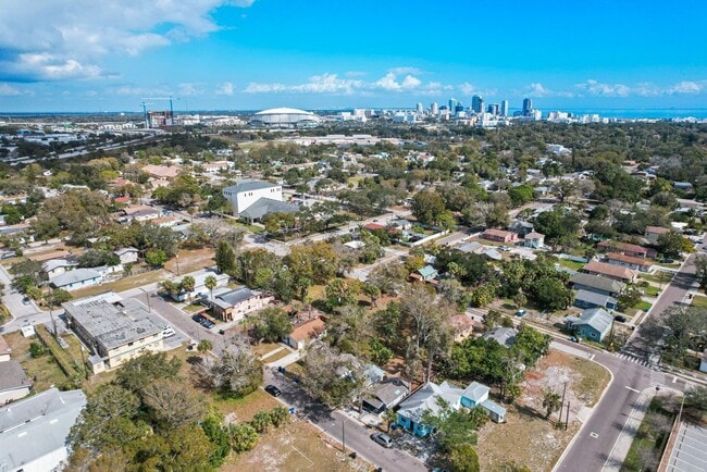 Building Photo - Drive By And Appy! $25 App Fee! Cute 2bdrm...