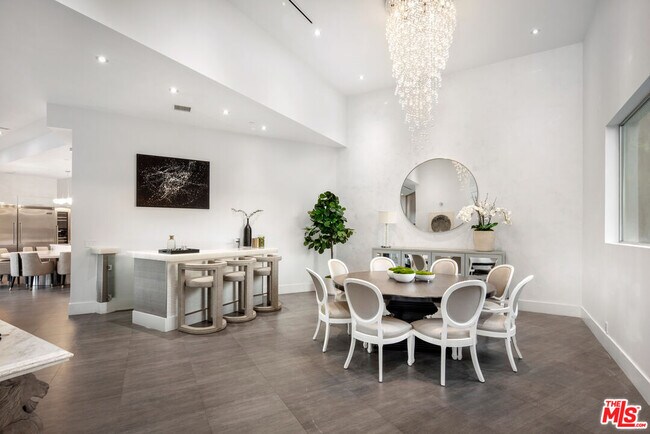 Building Photo - 2666 Hutton Dr