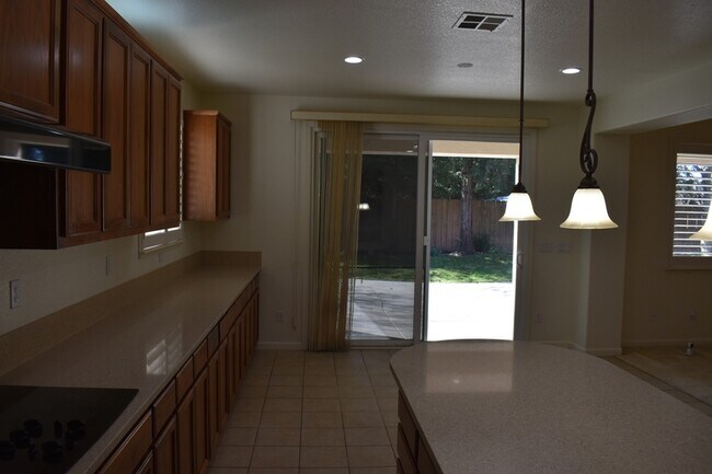 Building Photo - 2261 Pillsbury Rd