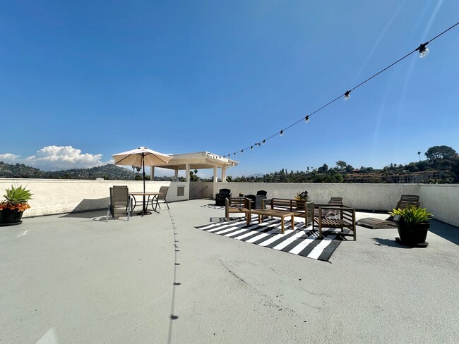 Building Photo - Stunning Condo Minutes from Downtown La Mesa