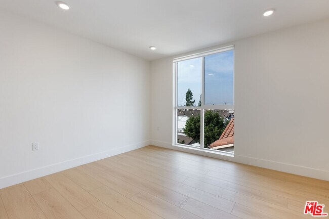 Building Photo - 8561 Belmont St