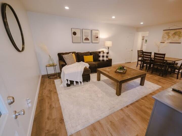 Building Photo - 7057 Middlesbury Ridge Cir