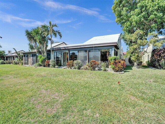 Building Photo - 8511 Casa Del Lago