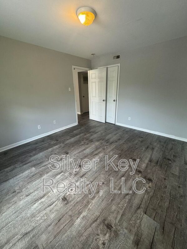 Building Photo - 236 Willow Creek Drive