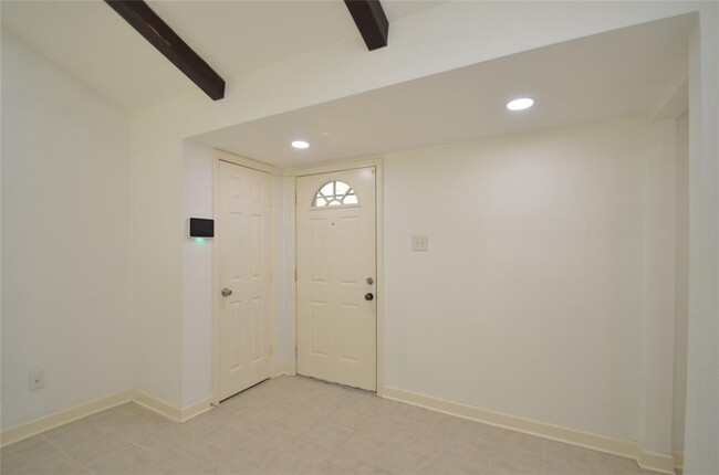 Building Photo - 2618 Foliage Green Dr