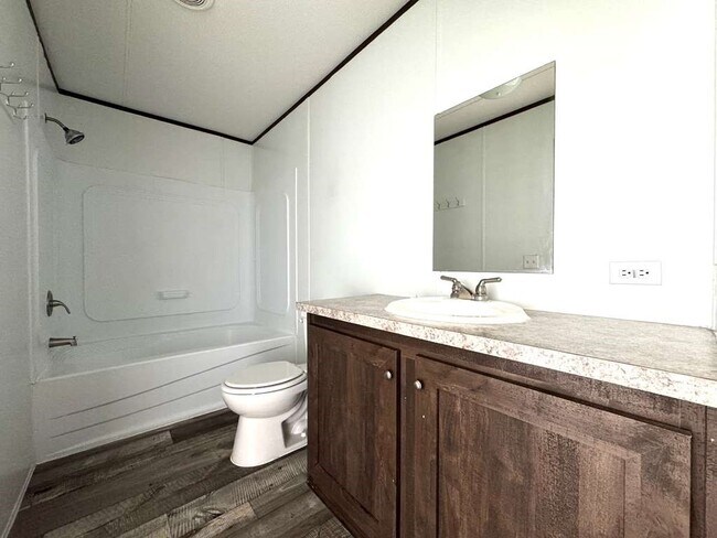 Building Photo - 16206 Wood Dr