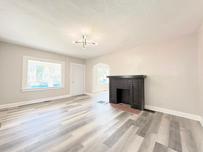 Building Photo - 804 Alvison Rd
