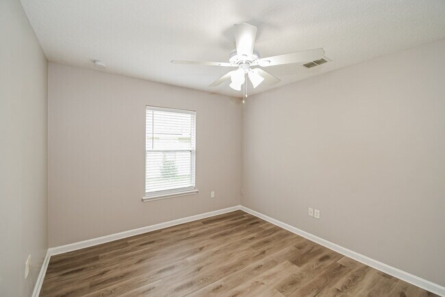 Building Photo - 3290 Silverado Cir