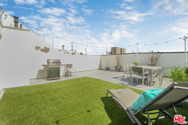 Building Photo - 120 Fleet St