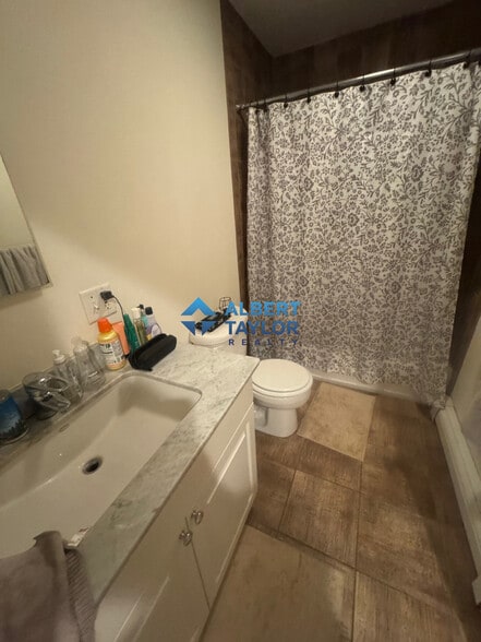 Building Photo - 10 Selkirk Rd