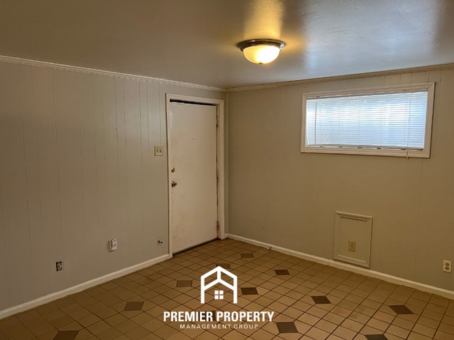 Building Photo - Cozy 1BR Apartment Near Downtown Huntsville w/ Bright Windows & Yard Access