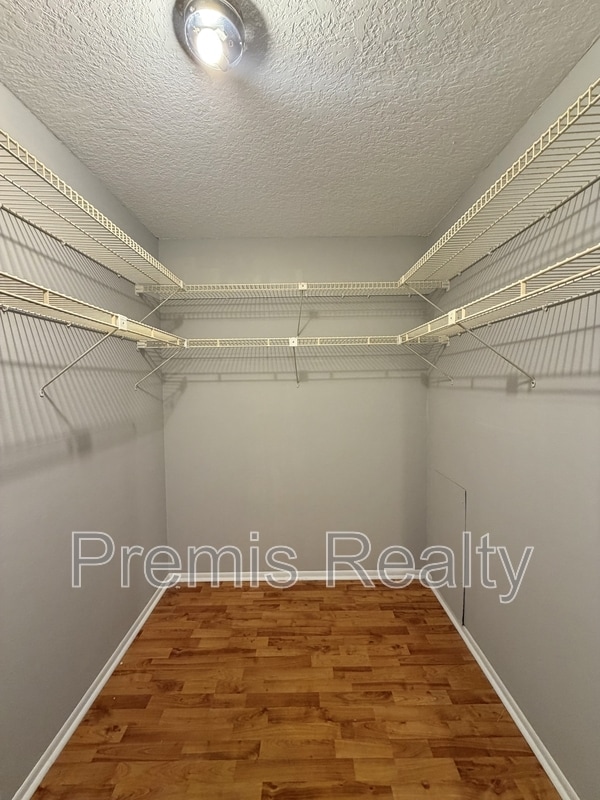 Building Photo - 1624 Heather Pl
