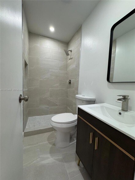 Building Photo - 626 W 17th St