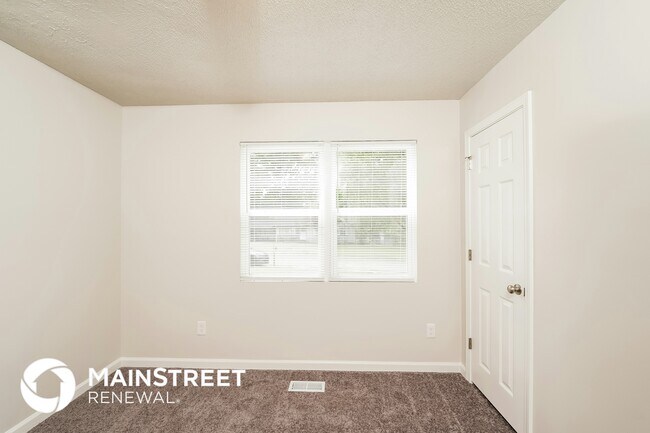 Building Photo - 4852 Shady View Dr