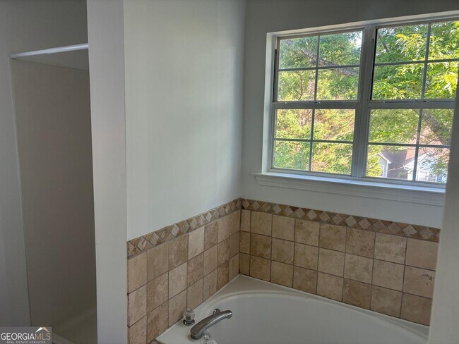 Building Photo - 300 Harcourt Pl