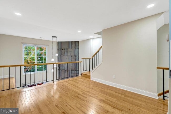 Building Photo - 8482 Springfield Oaks Dr