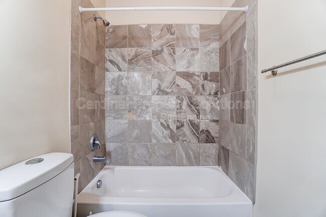 Building Photo - 2114 Kemper Ln