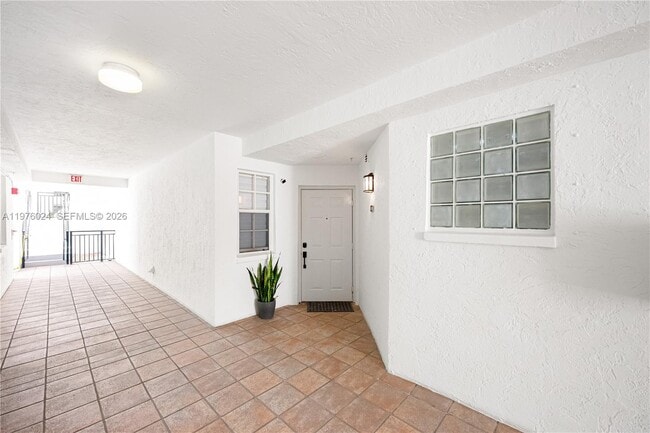 Building Photo - 3255 NE 184th St