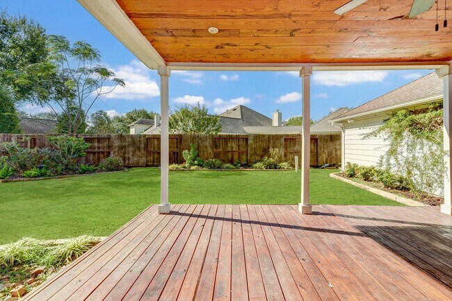 Building Photo - Stunning 4-Bedroom, 2.5-Bathroom Home with...