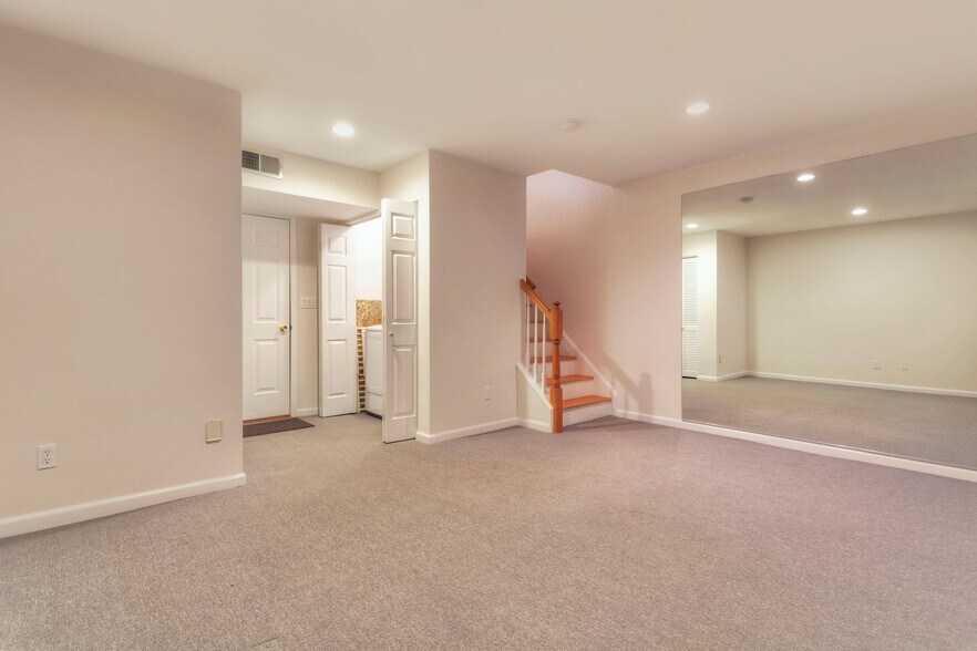 Building Photo - 124 Panorama Dr