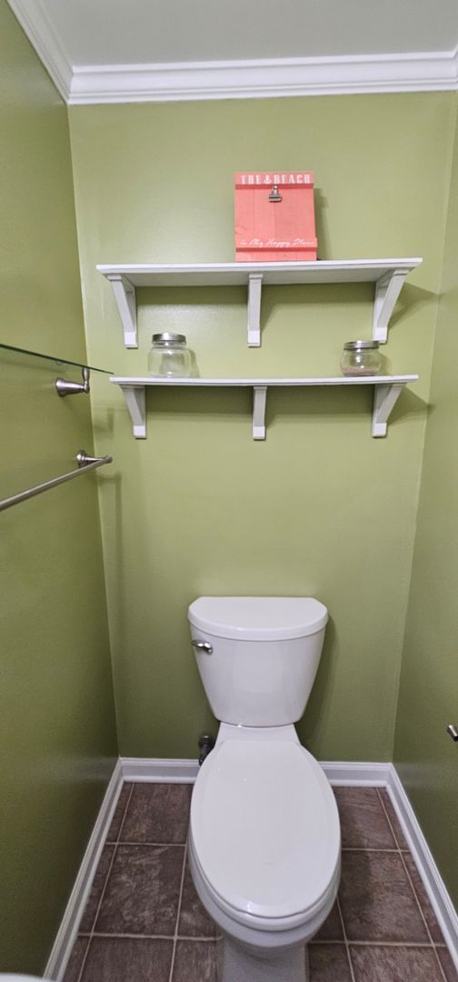 Building Photo - Snowbird Rental or Short-Term Getaway – Just Steps from the Beach!