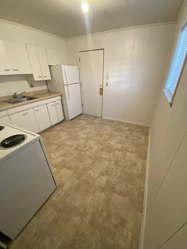 Building Photo - 211 N 16th Ave