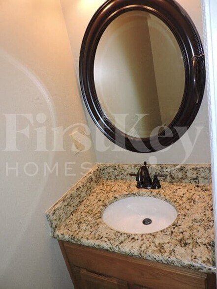 Building Photo - 7098 Maryland Ct