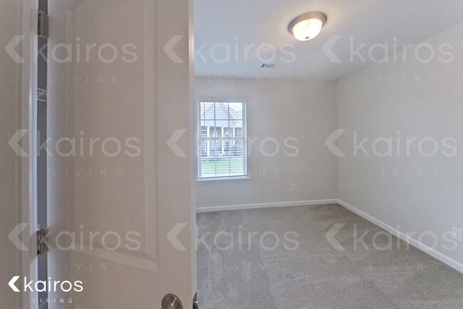 Building Photo - 33 Joshua Cir