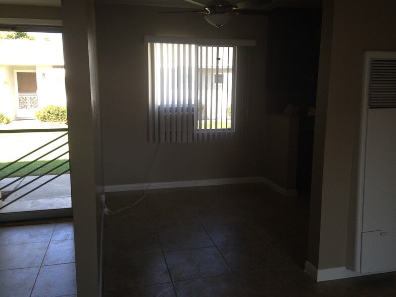 Dinning Room - 126 N La Plaza