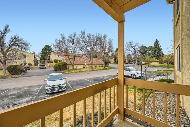 Building Photo - Main level Two Bedroom in Cheyenne Mountai...
