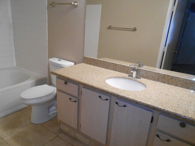 Building Photo - Spacious 2nd Floor Condo in Gated Community in West