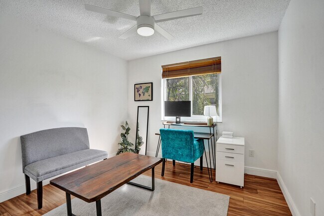 Building Photo - 9841 NW 9th Ct