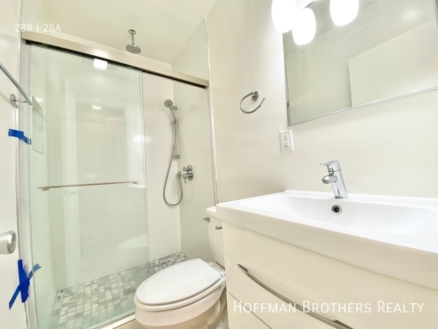 Building Photo - 400 S Berendo St