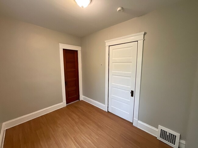 Building Photo - 3392 W 49th St