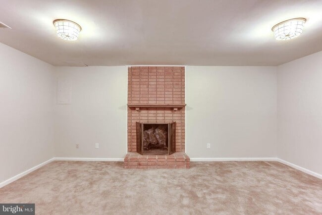 Building Photo - 839 N Greenbrier St
