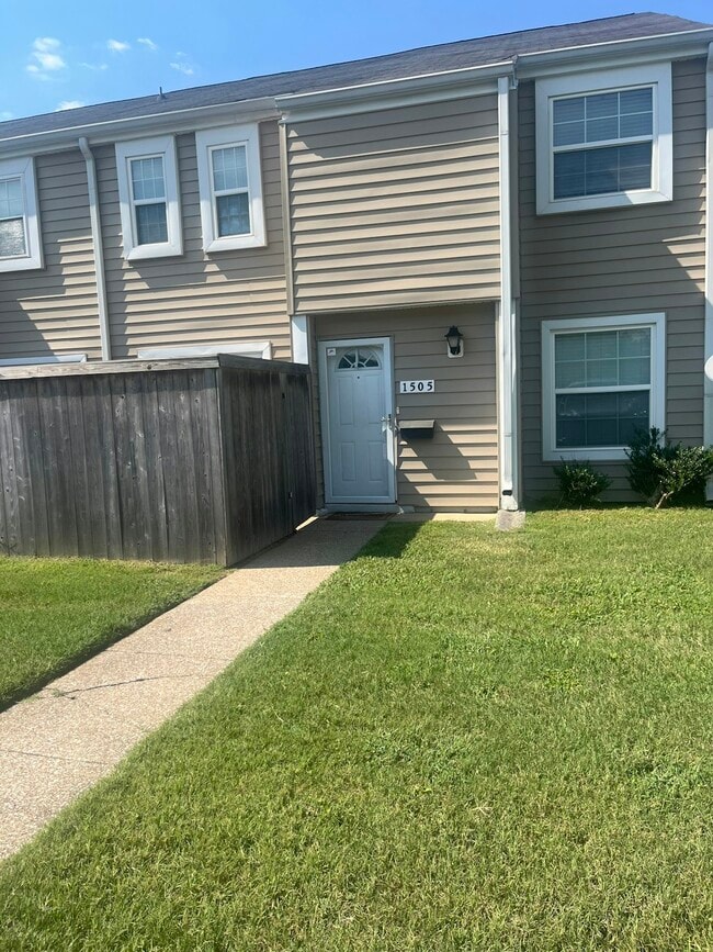 Primary Photo - 1505 Granville Rd