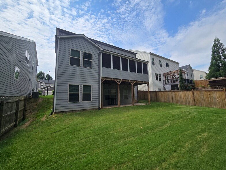 Building Photo - 125 Grove View Rd