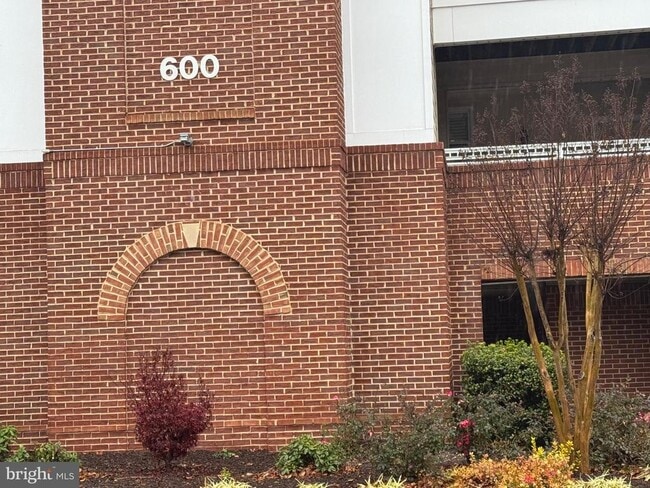 Building Photo - 622 Oyster Bay Pl