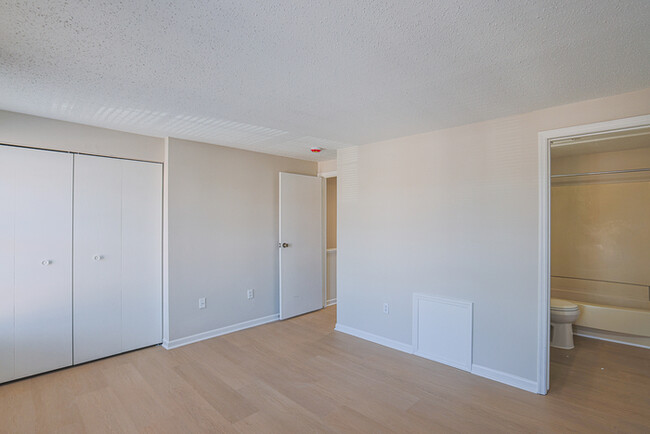 Building Photo - Beautiful 3 Bedroom Home with 2.5 Bathrooms