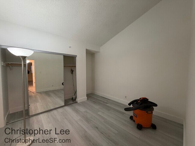 Building Photo - 3839 Radburn Dr