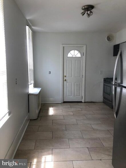 Building Photo - 5321 Reinhard St