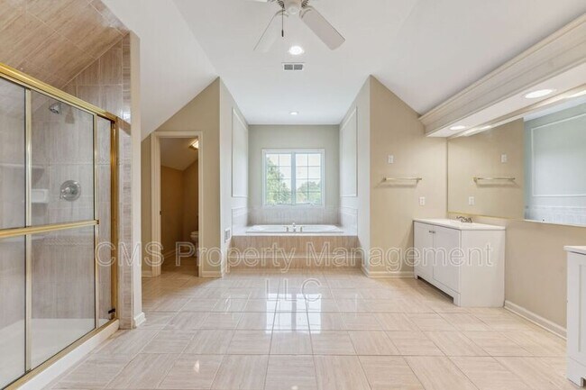 Building Photo - 44 Equestrian Way