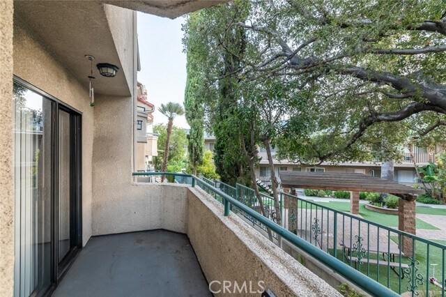 Building Photo - 2930 Montrose Ave