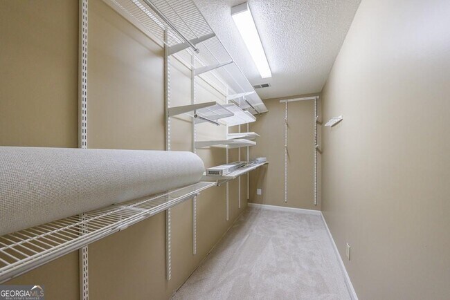 Building Photo - 10565 Shallowford Rd