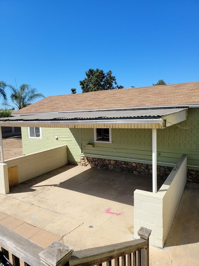 Building Photo - Craftsman home 2bed 1 bath, garage on a la...