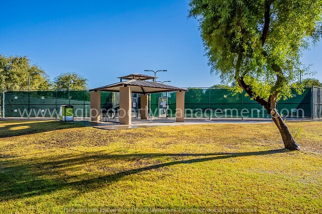 Building Photo - Beautiful split floorplan in a great neigh...