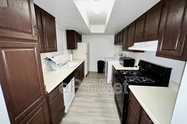 Building Photo - 4650 Koval Ln