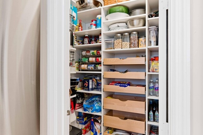 Building Photo - 11850 Valencia Gardens Ave