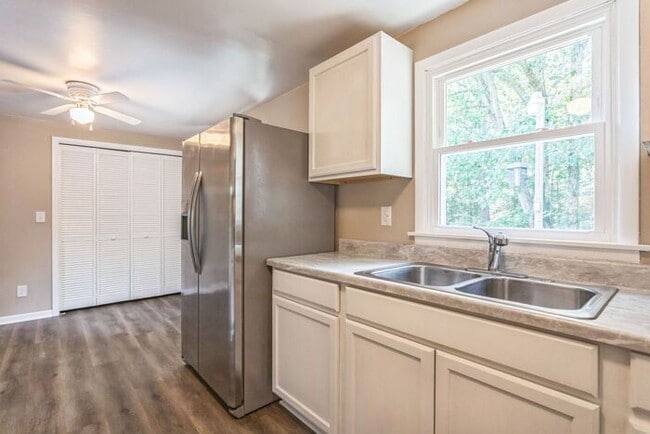 Building Photo - 47481 Southampton Dr